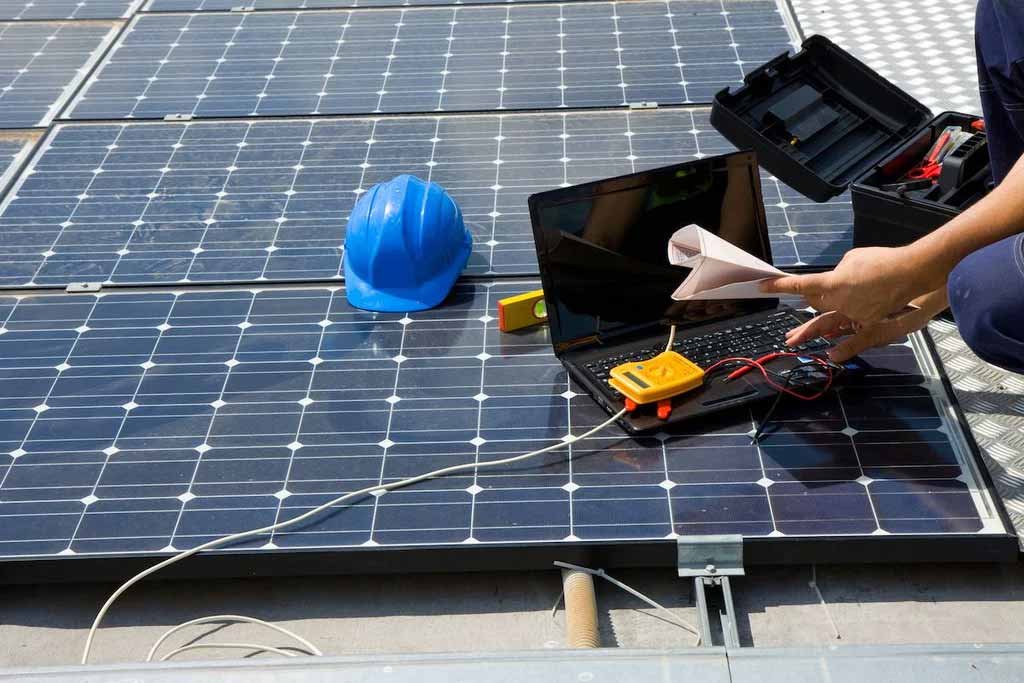 Entretien et Maintenance Panneaux Solaires | Service Pro & Particuliers